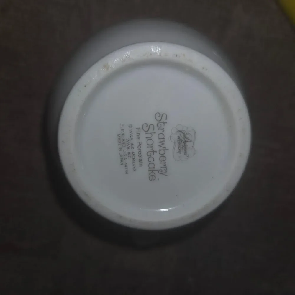 Unbranded White and Cream Dinnerware